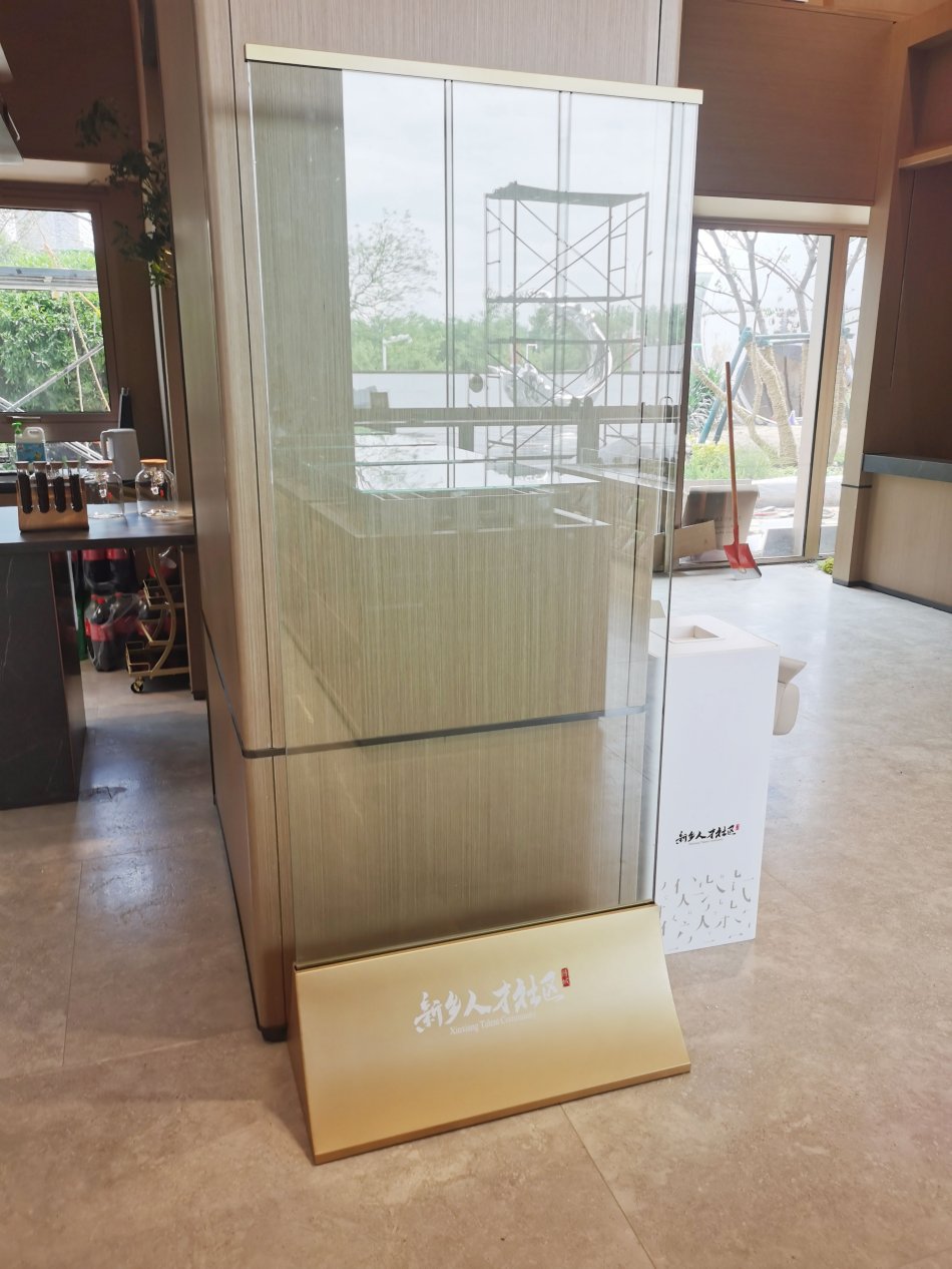 新乡人才社区—玻璃立屏.jpg